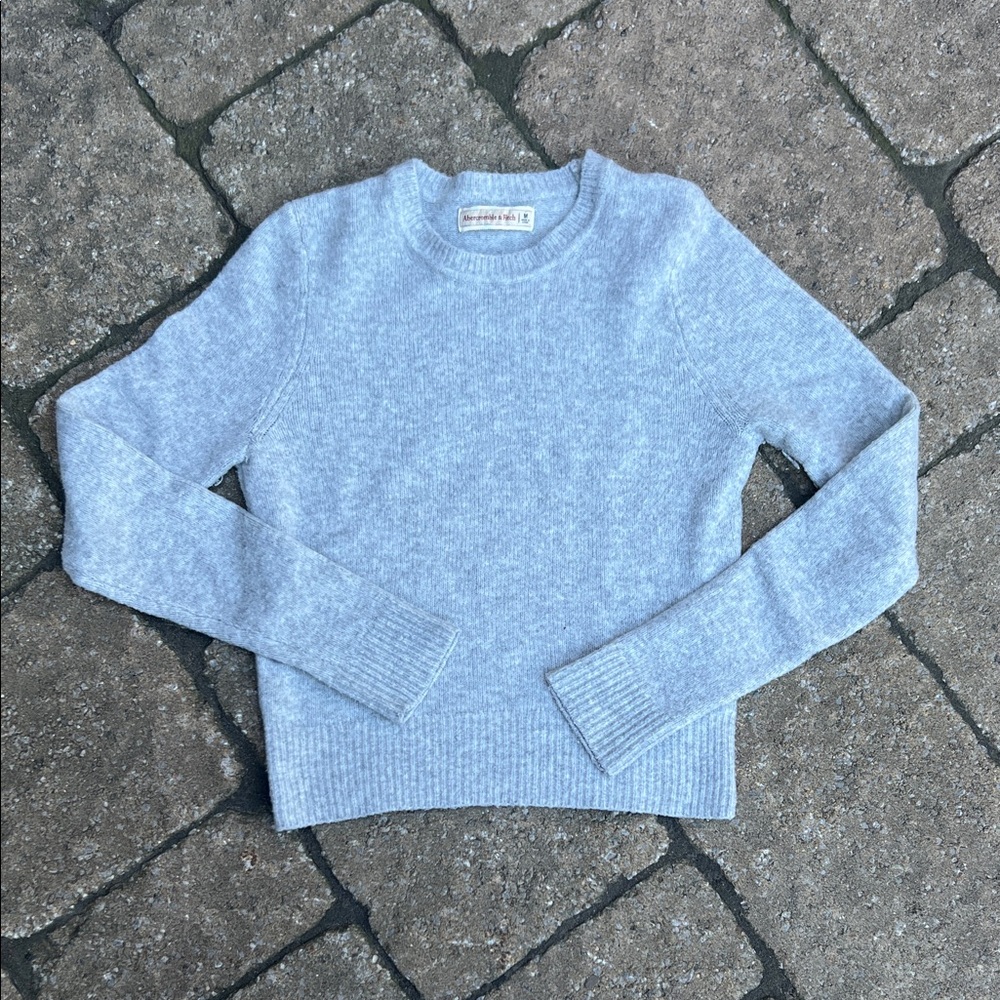 Abercrombie & Fitch Light Gray Crew Neck Sweater
